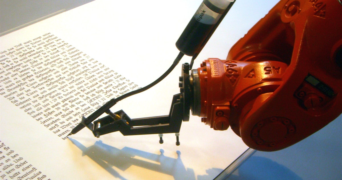 美国留学时事资讯-中国初中生用机器人帮忙写作业，引发中美网友热议1200-min