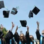 美国大学同意开除的学生回学校参加毕业典礼？