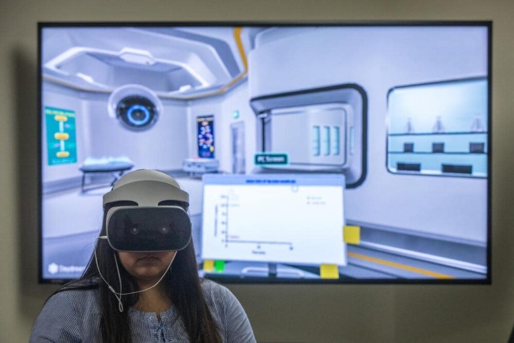 Virtual-reality Biology Lab