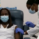纽约护士接种疫苗